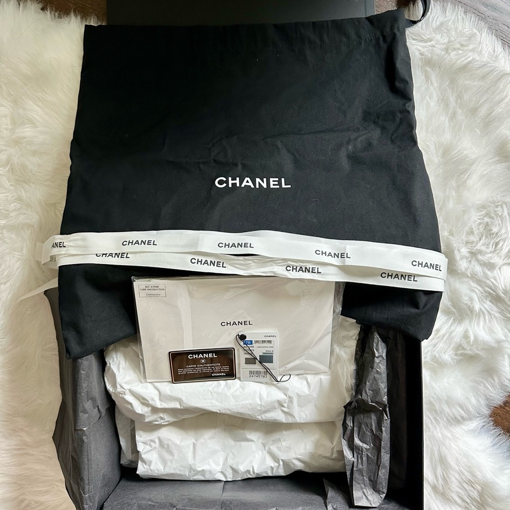 CHANEL Navy Quilted Tote with Chain Straps - Picture 9 of 12